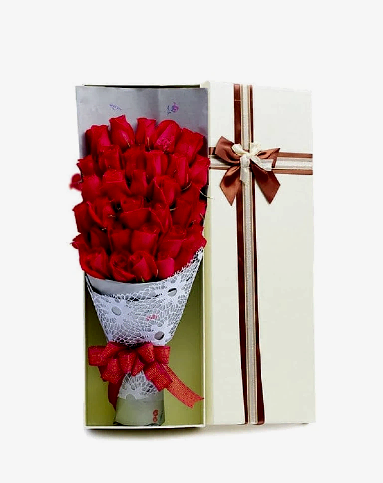 33 Red Roses in luxury boxa